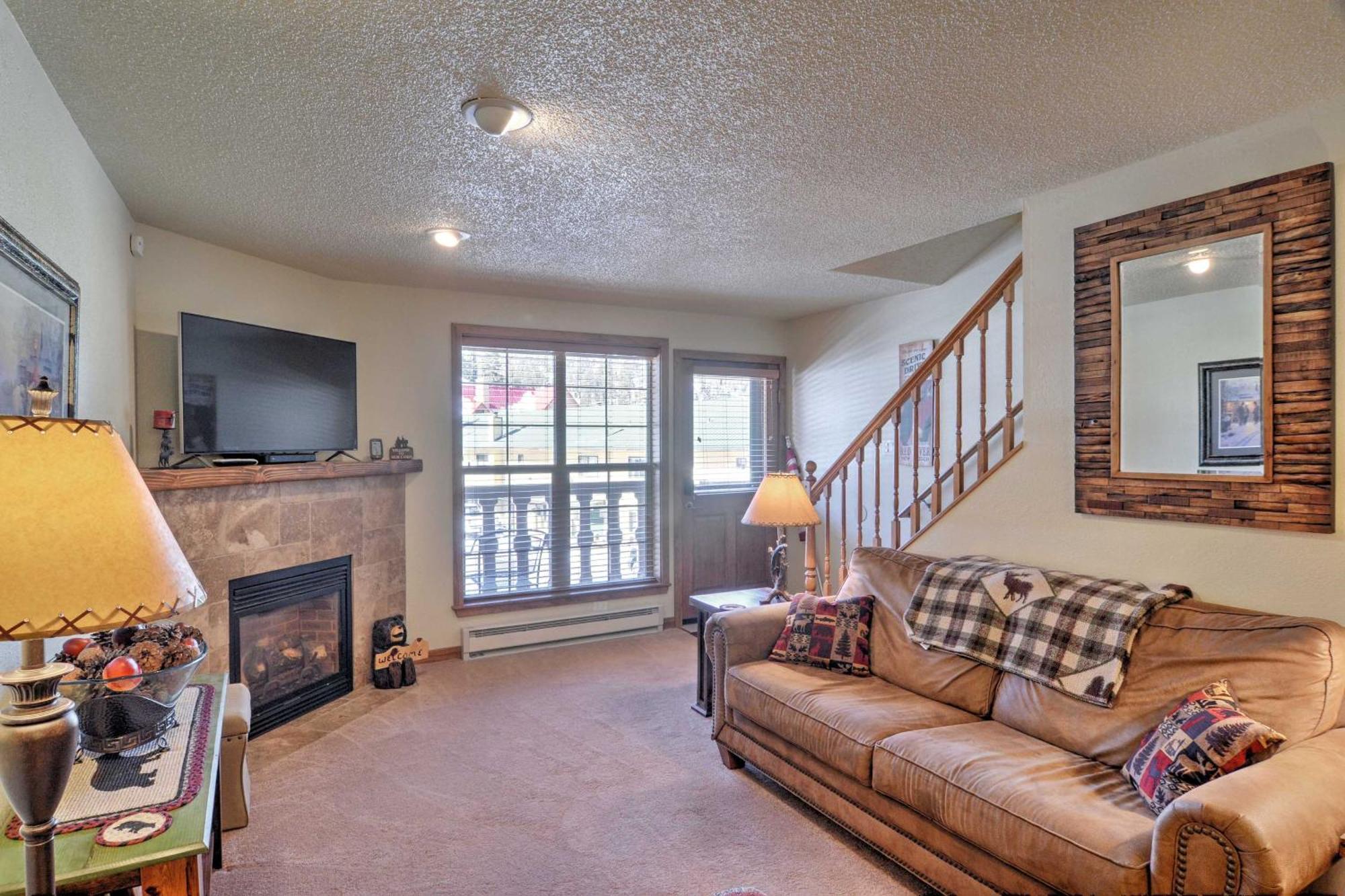 Red River Home With 2 Balconies - 1 Block To Main St Bagian luar foto